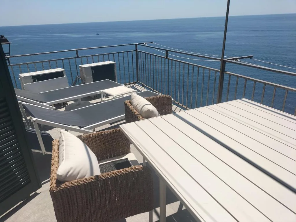 Camera Matrimoniale con Terrazza — affittacamere nuova Vandiris
