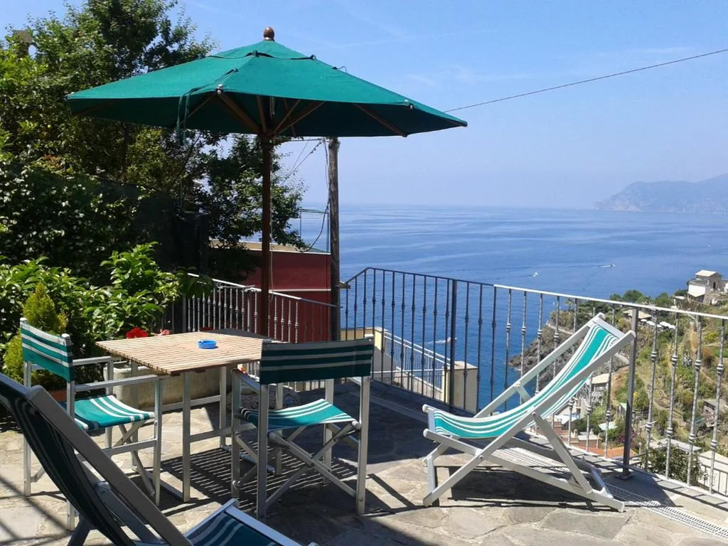 Double Room with Terrace — ARIA DI MARE, Manarola – Camere con vista mare!