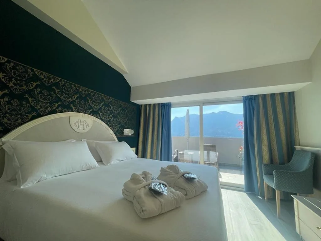 Camera Matrimoniale con Terrazza e con Vista Lago — Hotel Ghiffa