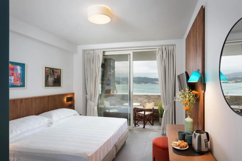 Camera Matrimoniale con Terrazza e Vista Mare (Piano Terra) — Hotel Arc En Ciel