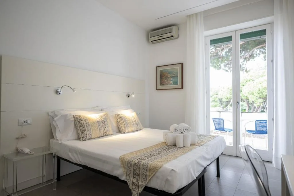 Camera Matrimoniale con Terrazza — Hotel Ligure
