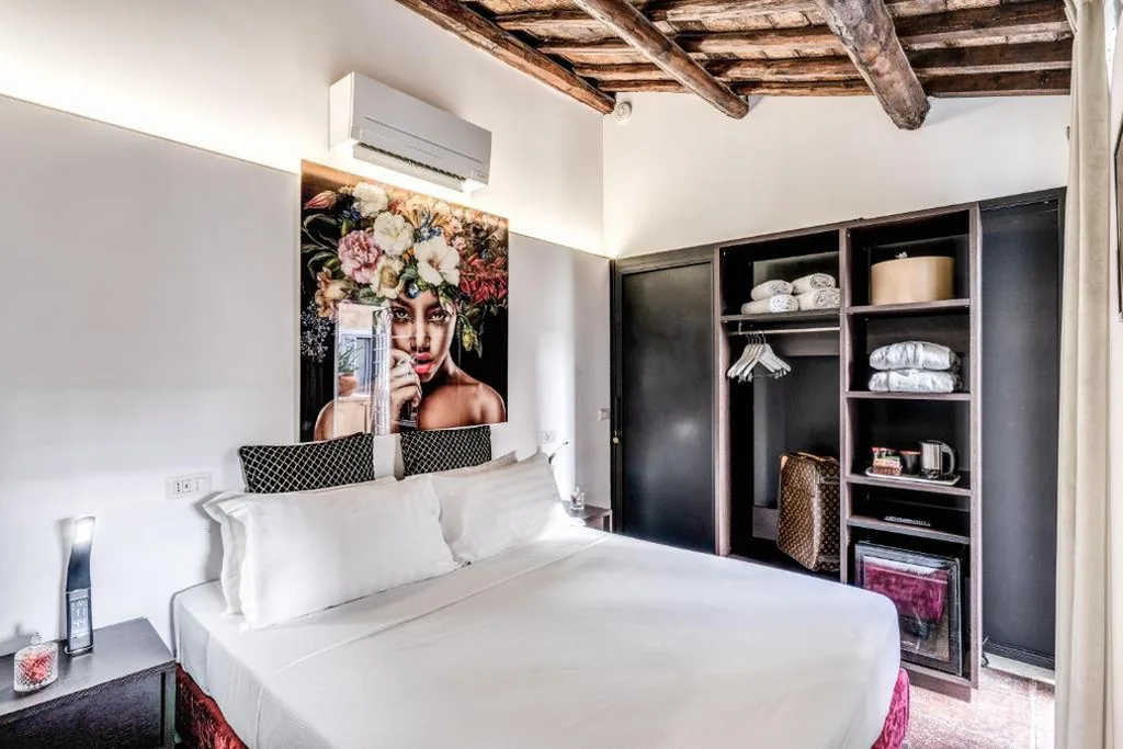 Double Room with Terrace — Little Queen Suite