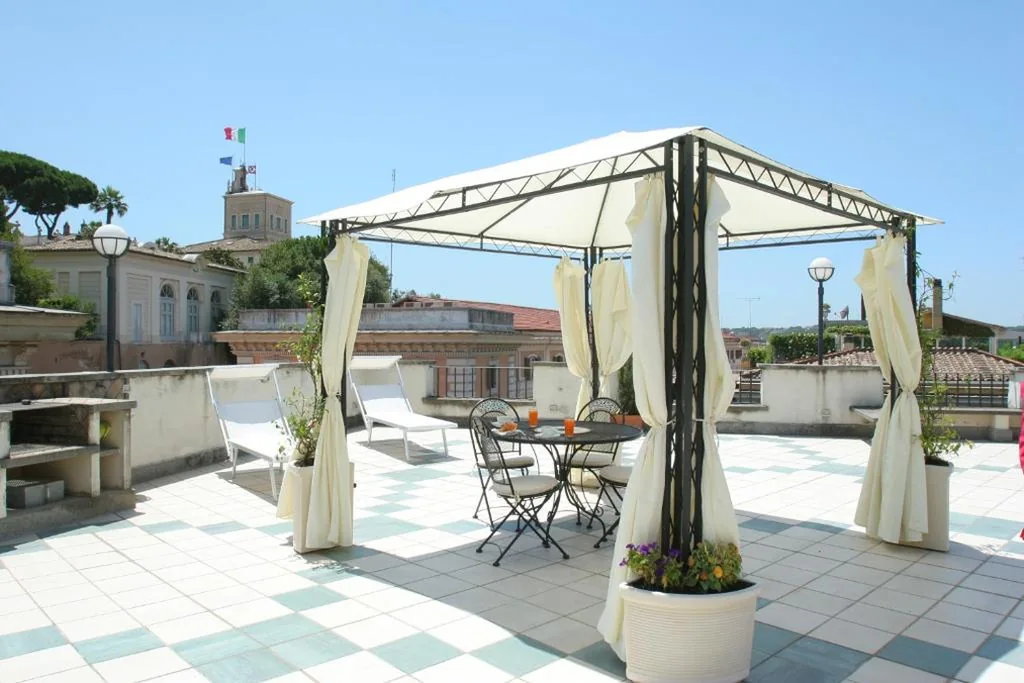 Double Room with Terrace - Attic — Hotel Fellini a Fontana di Trevi
