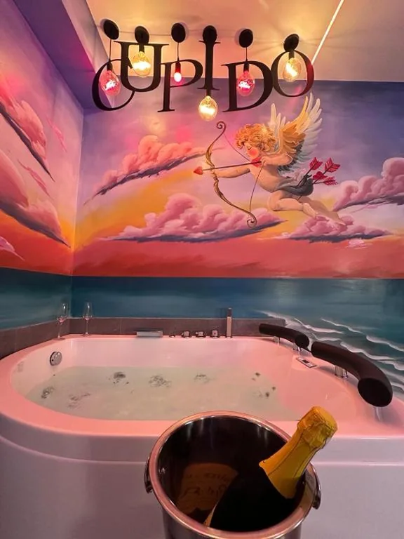 Double Room with Hot Tub — Cleopatra