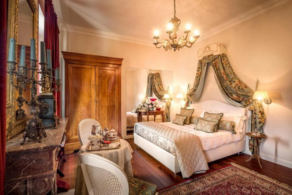 Double Room with Whirlpool Bath — Duchessa Margherita Chateaux & Hotels