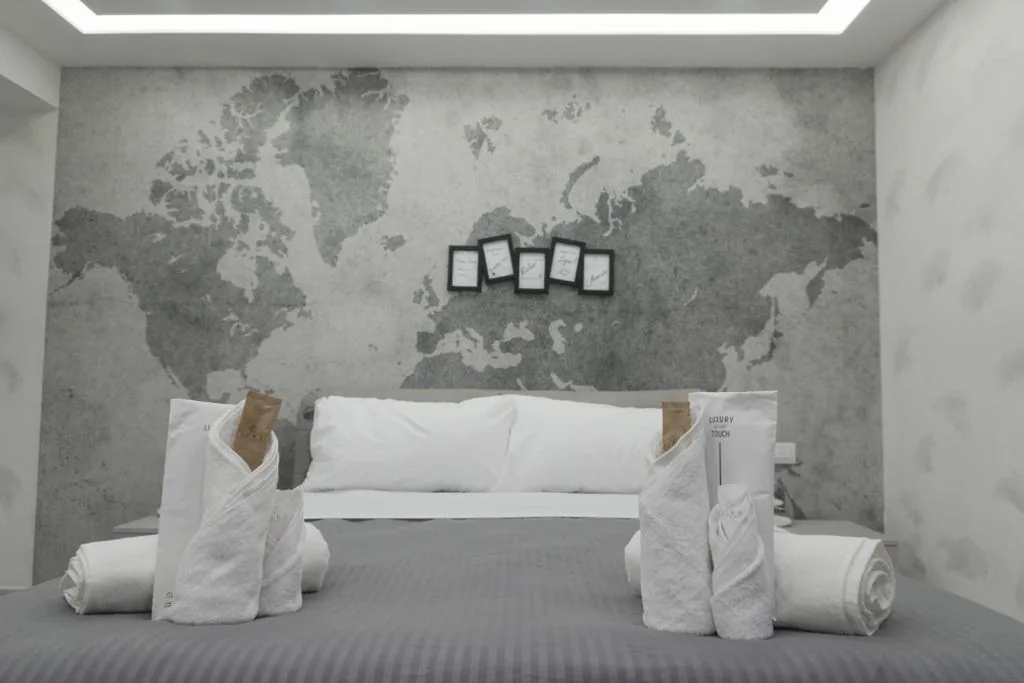 Double Room with Hot Tub — HeySuite Villa – Luxury House Fiumicino – navetta FCO gratuita