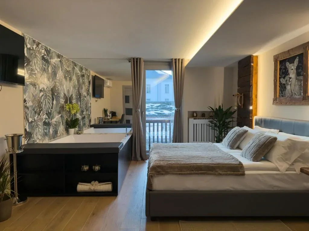 Double Room with Hot Tub — Il Cervo Chambres d’hôtes