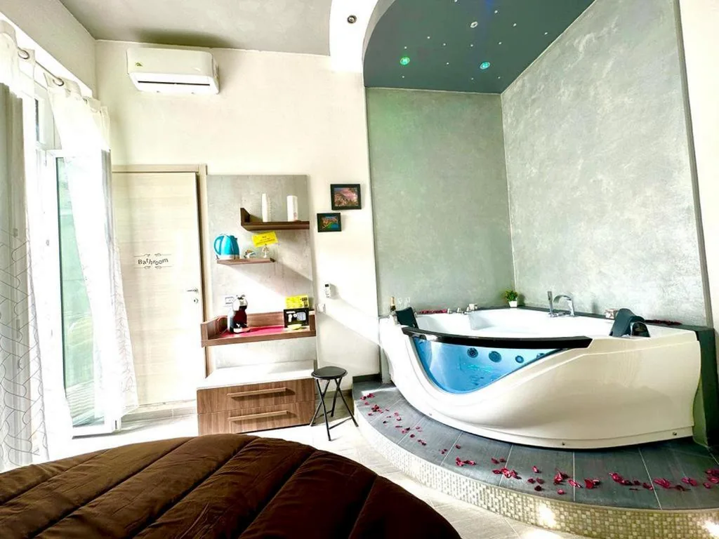 Double Room with Hot Tub — Il Quadrifoglio guesthouse
