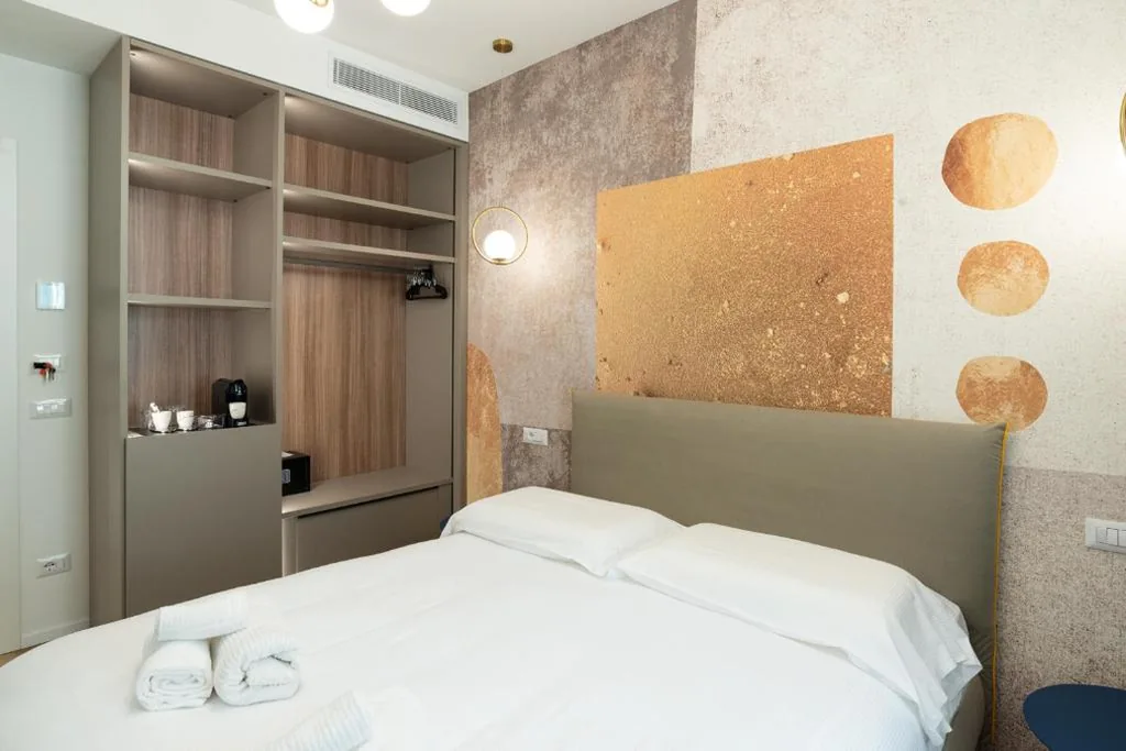 Double Room with Whirlpool Bathtub — Maison Rasella Suites