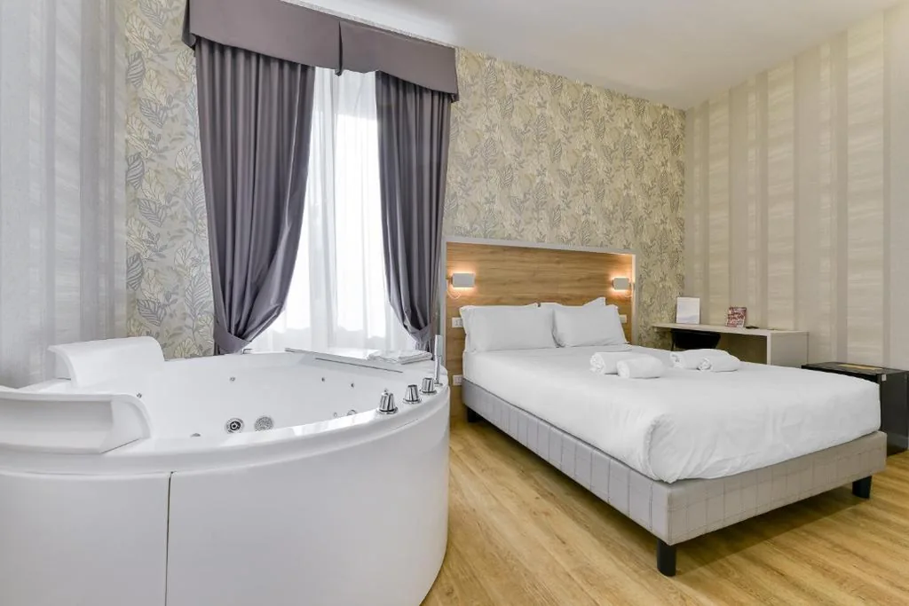 Camera Matrimoniale con Vasca Idromassaggio — ROME’S GLORIA HOTEL