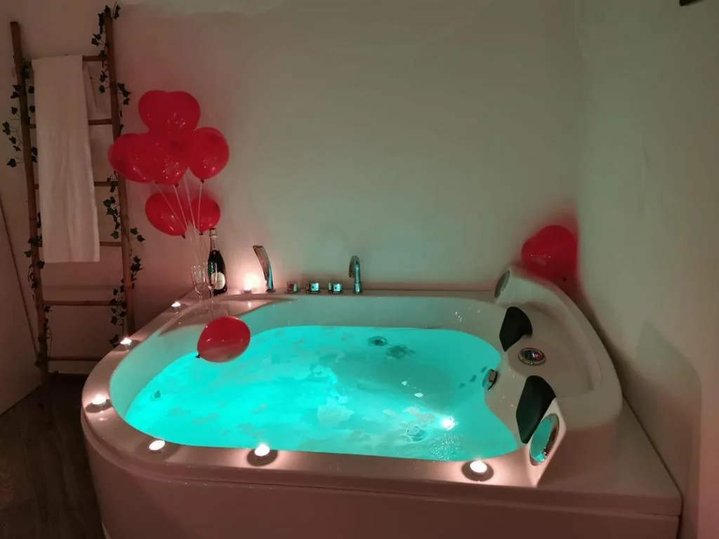 Double Room with Whirlpool Tub — Sea fly guest house