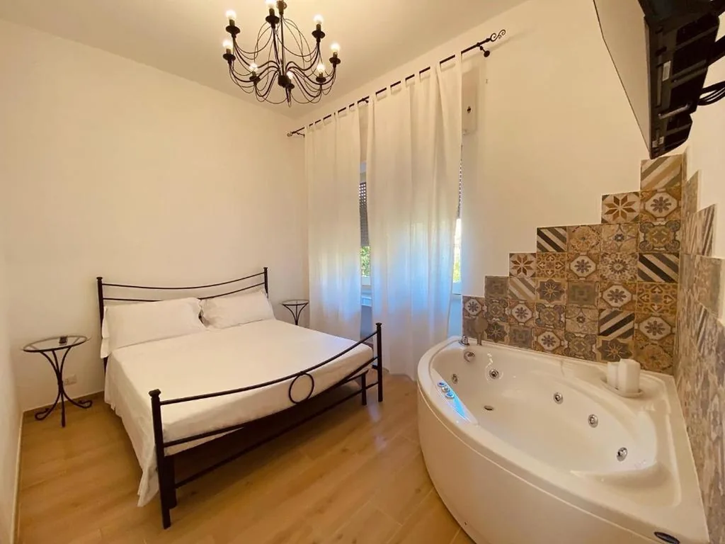 Double Room with Whirlpool Tub — Sogno Mediterraneo