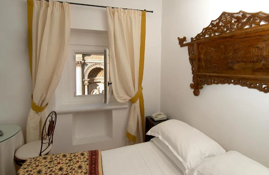 Double Room with Trevi Fountain View — Hotel Fontana