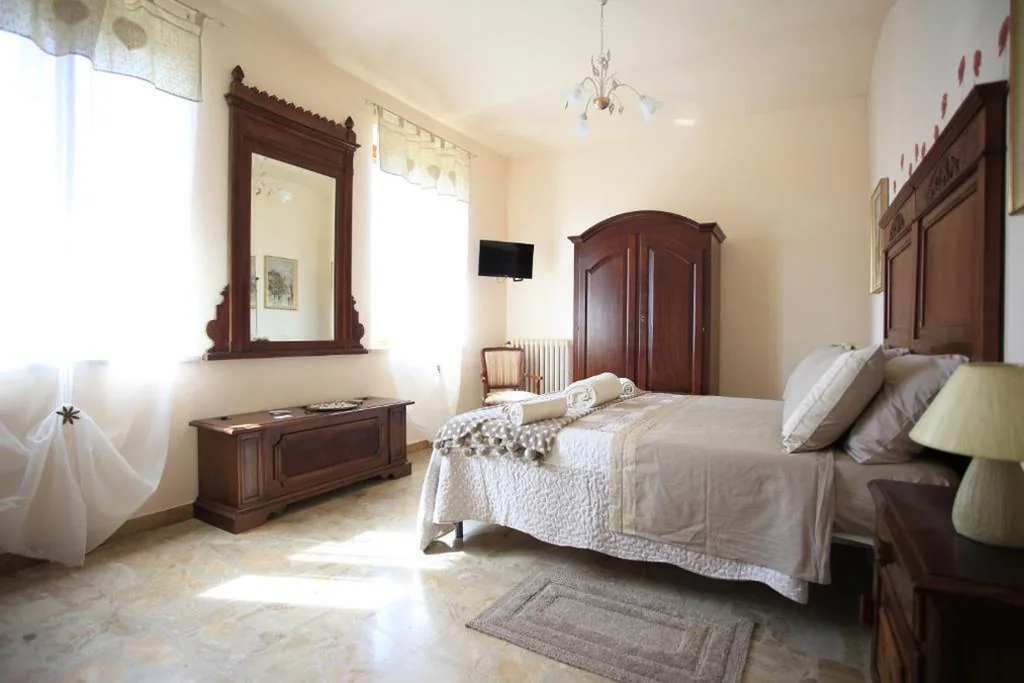 Camera Matrimoniale con Vista Giardino — Al Canei B&B