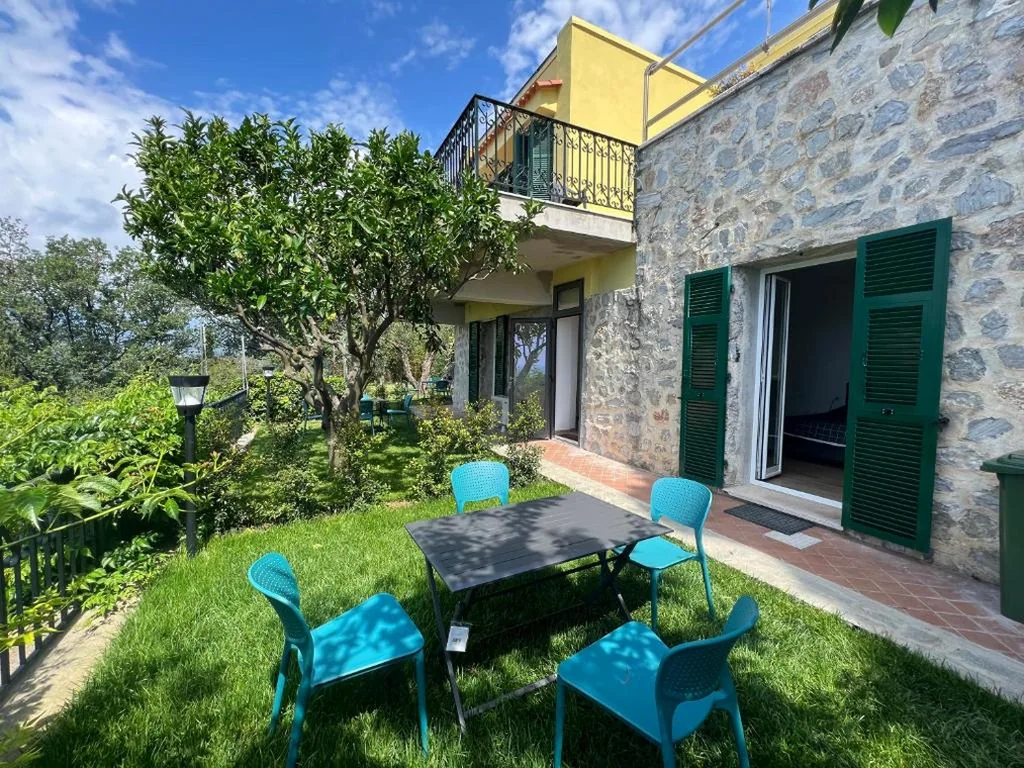Camera Matrimoniale con Vista Giardino — BikeandClimb B&B