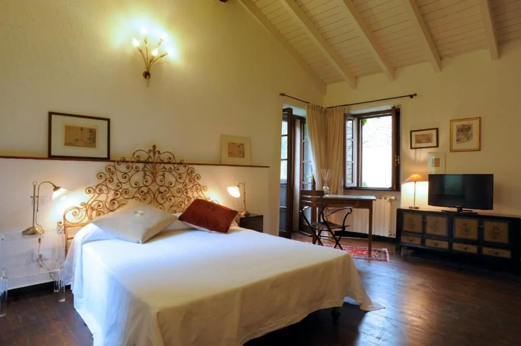 Camera Matrimoniale con Vista Giardino — Borgata Cantone Country House B&B