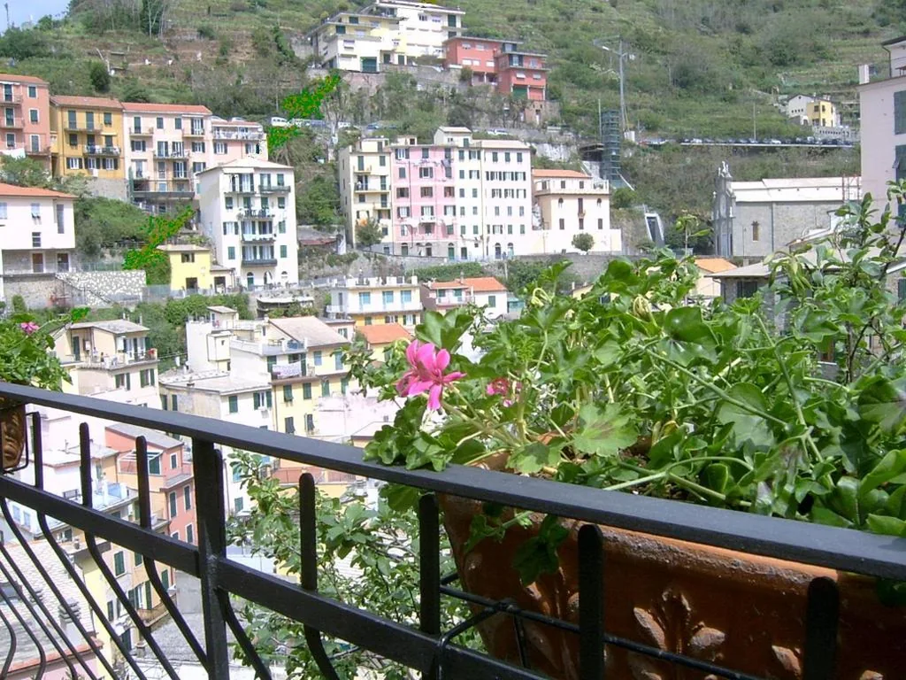 Camera Matrimoniale con Vista Giardino — Casa Lorenza