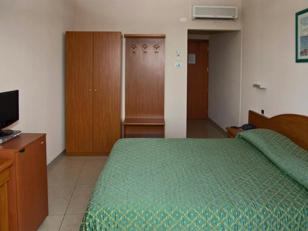 Double Room with Garden View — Hotel Cristallo