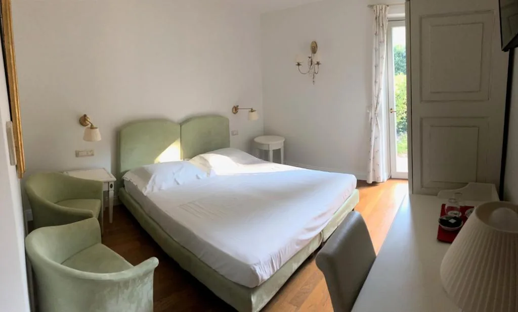 Camera Matrimoniale con Vista Giardino — Poggio Radicati Hotel De Charme