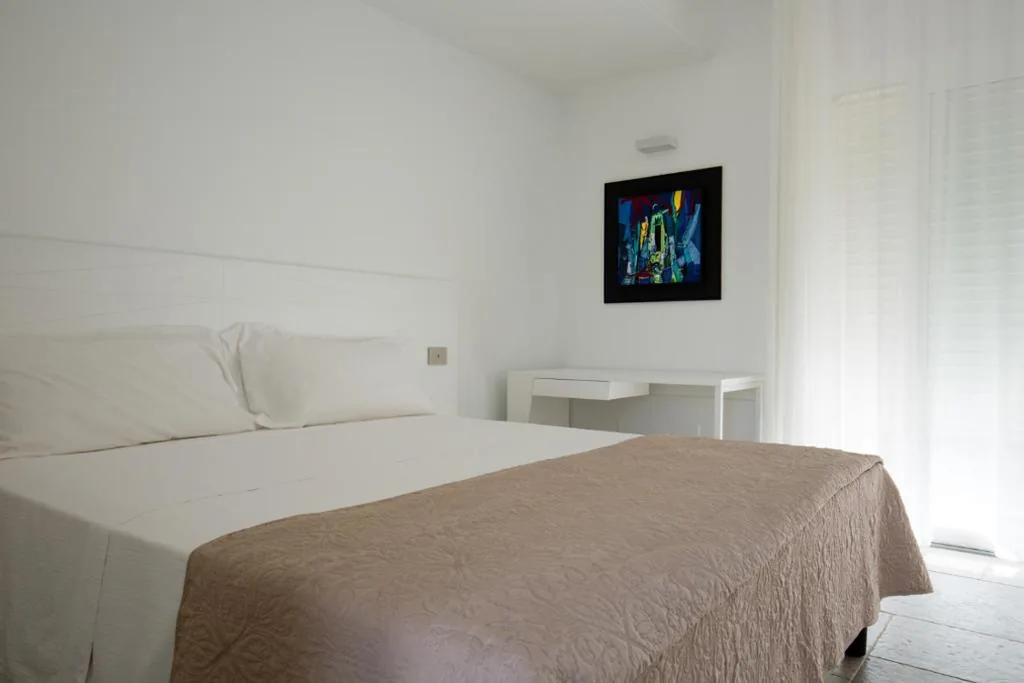 Double Room with Garden View — Scissure Sea Suite