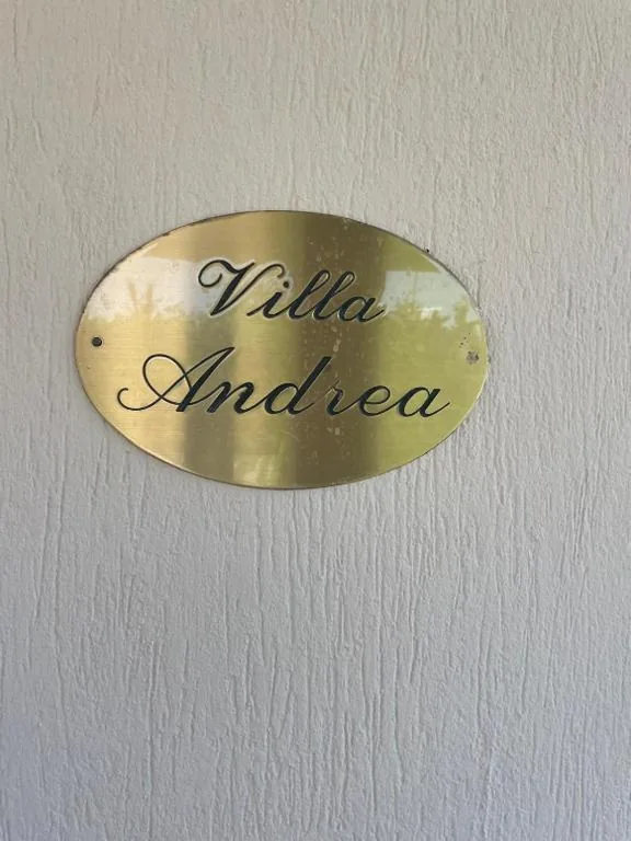 Camera Matrimoniale con Vista Giardino — Villa Andrea