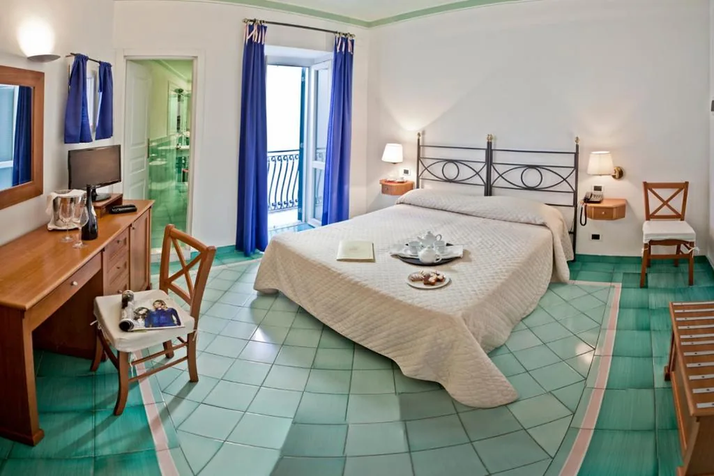 Camera Matrimoniale con Vista Interna — Grand Hotel Santa Domitilla
