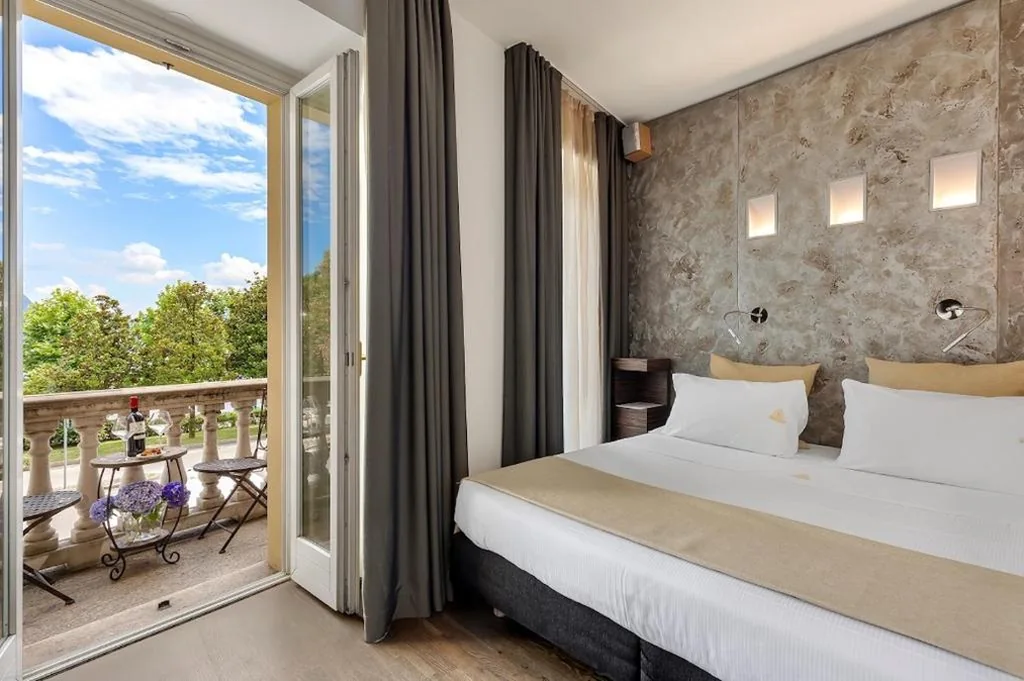 Camera Matrimoniale con Vista Lago — Casa alle Colonne by Hotel Ancora