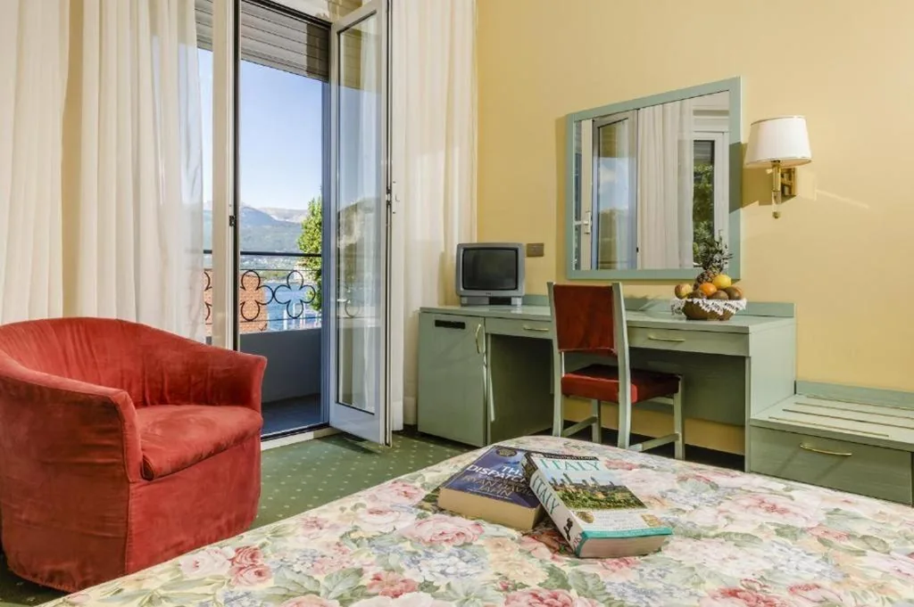 Camera Matrimoniale con Vista Lago — Hotel Lido La Perla Nera