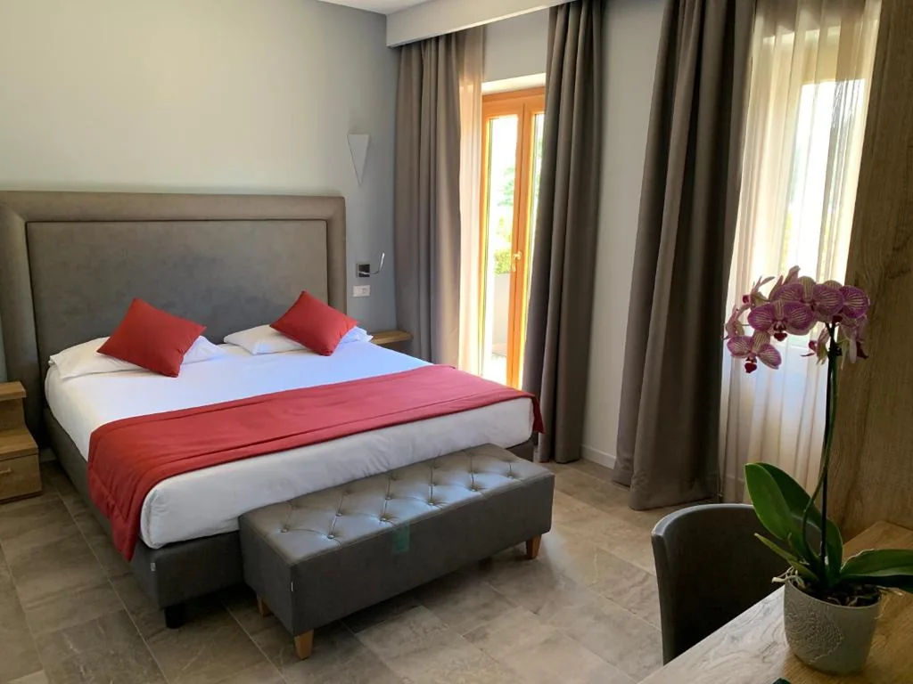 Double Room with Lake View — Hotel Ristorante La Quartina