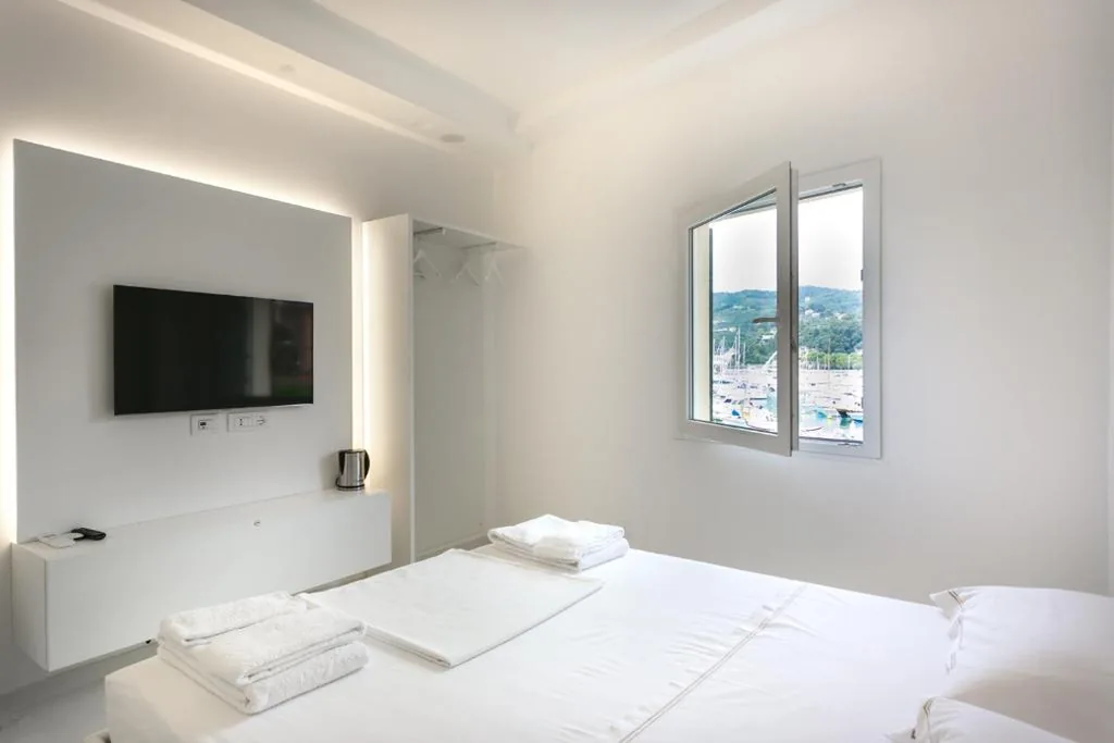 Double Room with Sea View — Al Molo Sea View Rooms