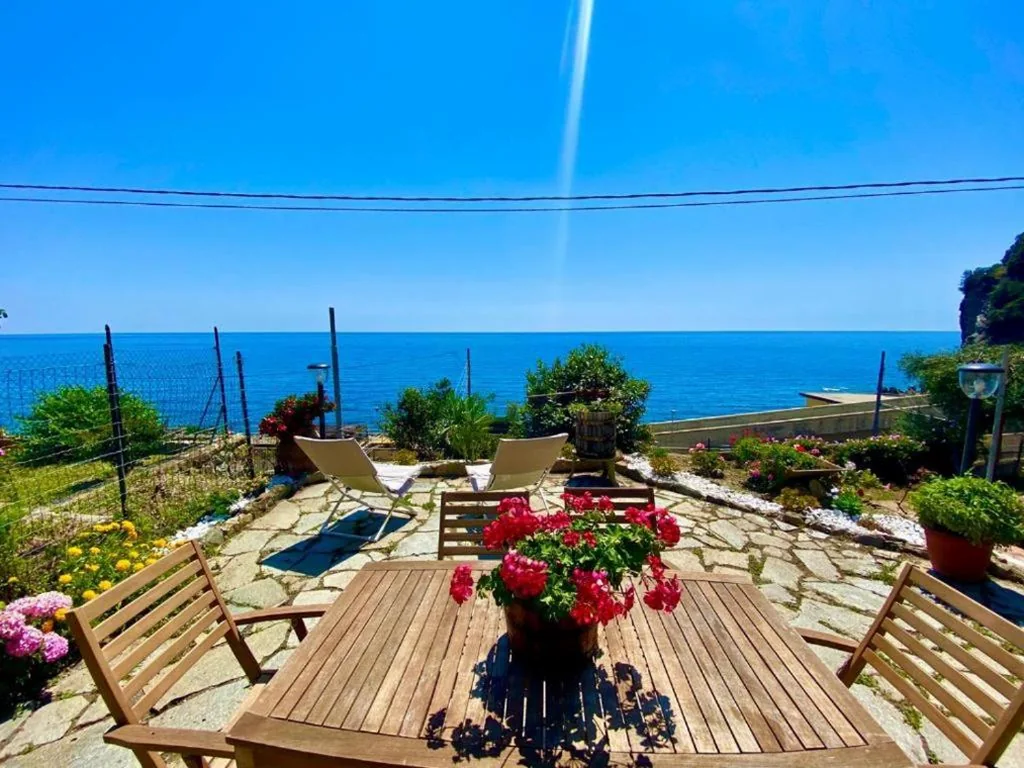 Camera Matrimoniale con Vista Mare — Casa di Arianna alle Cinque Terre