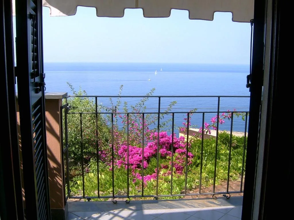 Camera Matrimoniale con Vista Mare — Casa Lorenza