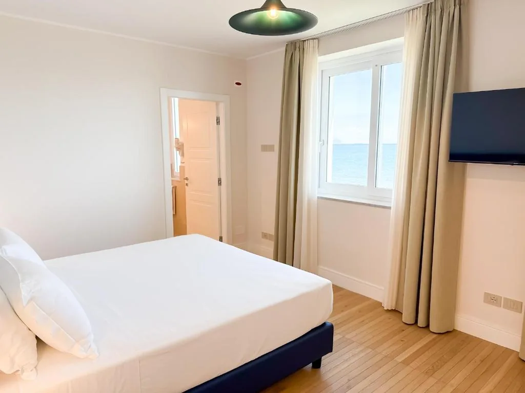 Camera Matrimoniale con Vista Mare - Dependance — Villa Maria Teresa Boutique Hotel