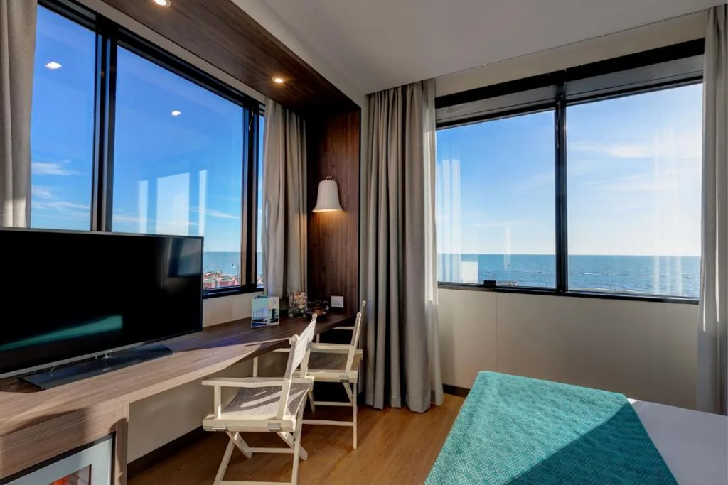 Double Room with Sea View — Fly Decó Hotel