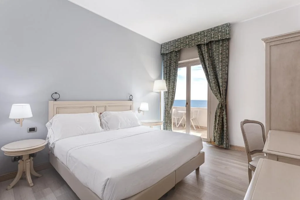 Camera Matrimoniale con Vista Mare — Hotel Cavalluccio Marino