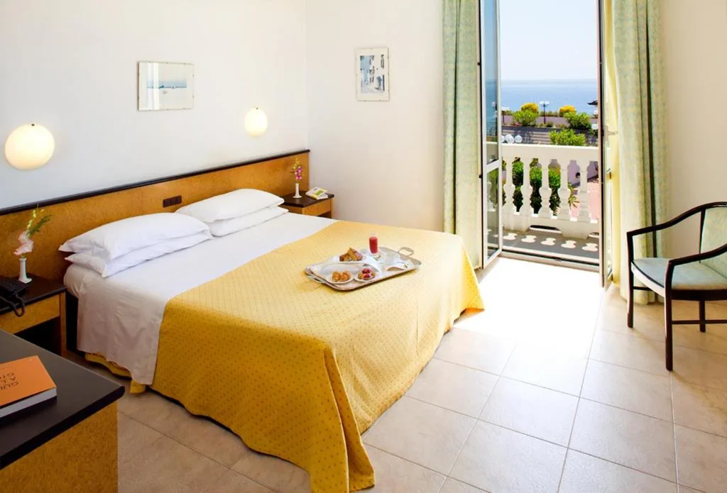 Double Room with Sea View — Hotel Lamberti