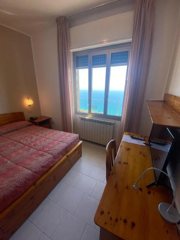Camera Matrimoniale con Vista Mare — Hotel Rosita