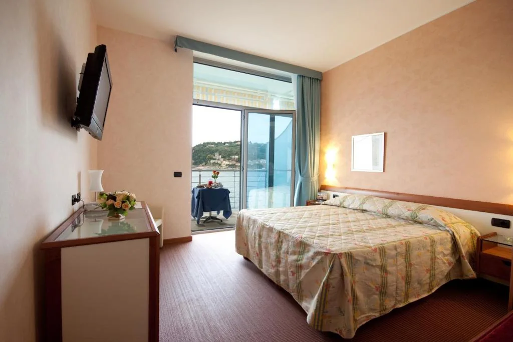 Camera Matrimoniale con Vista Mare — Hotel San Terenzo