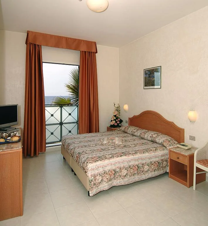 Camera Matrimoniale con Vista Mare - Piano Terra — Hotel Piccolo Lido