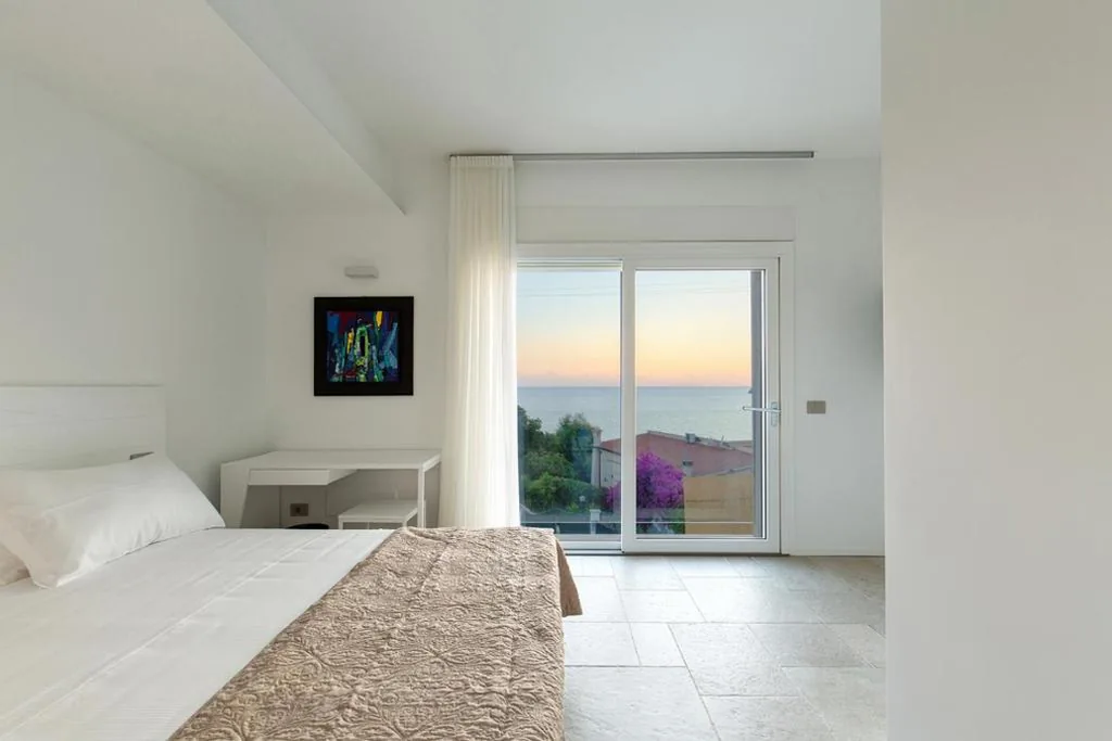 Double Room with Sea View — Scissure Sea Suite