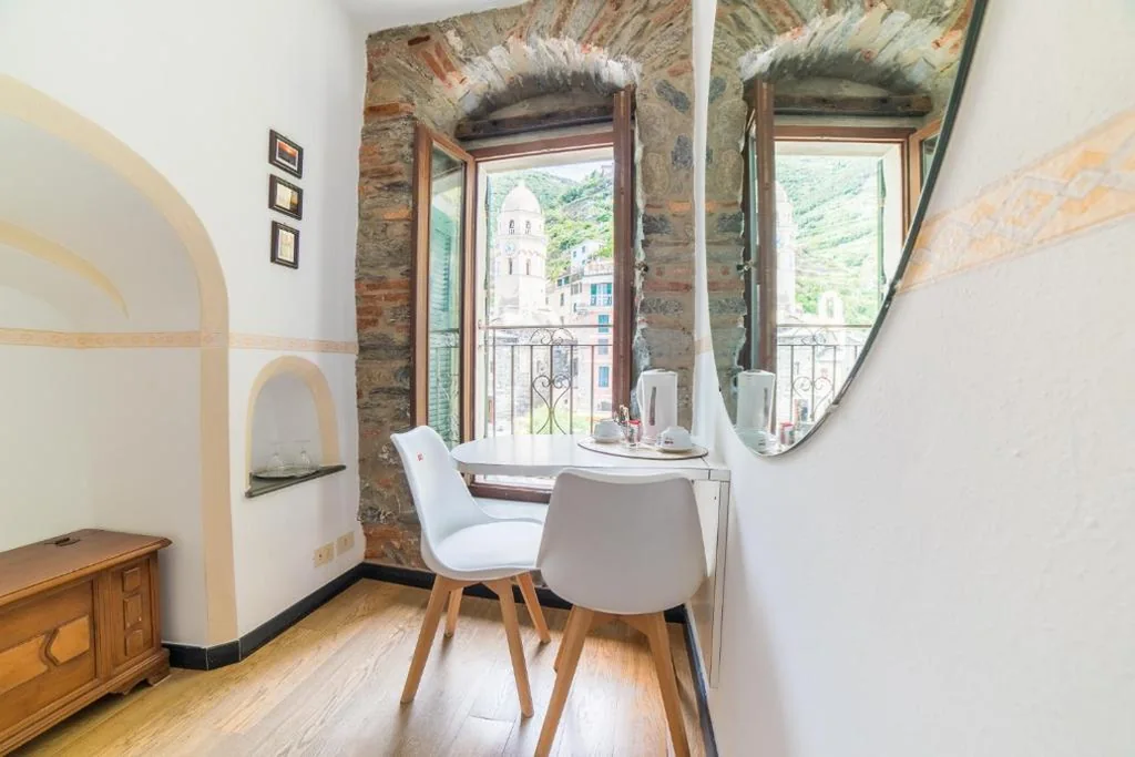 Double Room with Sea View — The Vernazza Main Plaza – Rooms & Suites
