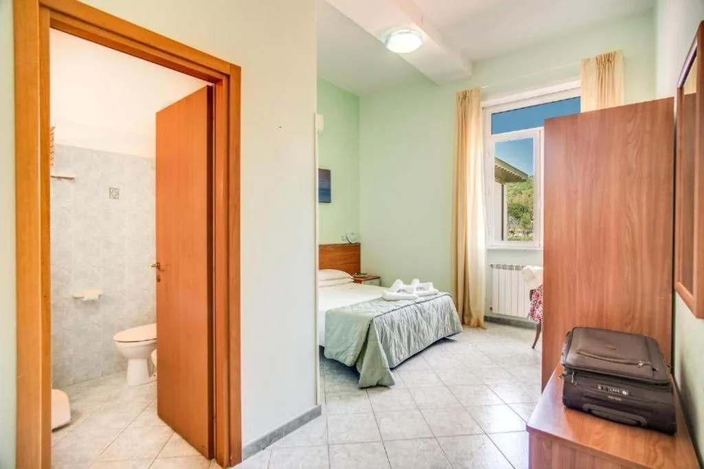 Camera Matrimoniale con Vista Mare — Villa MG Hotel