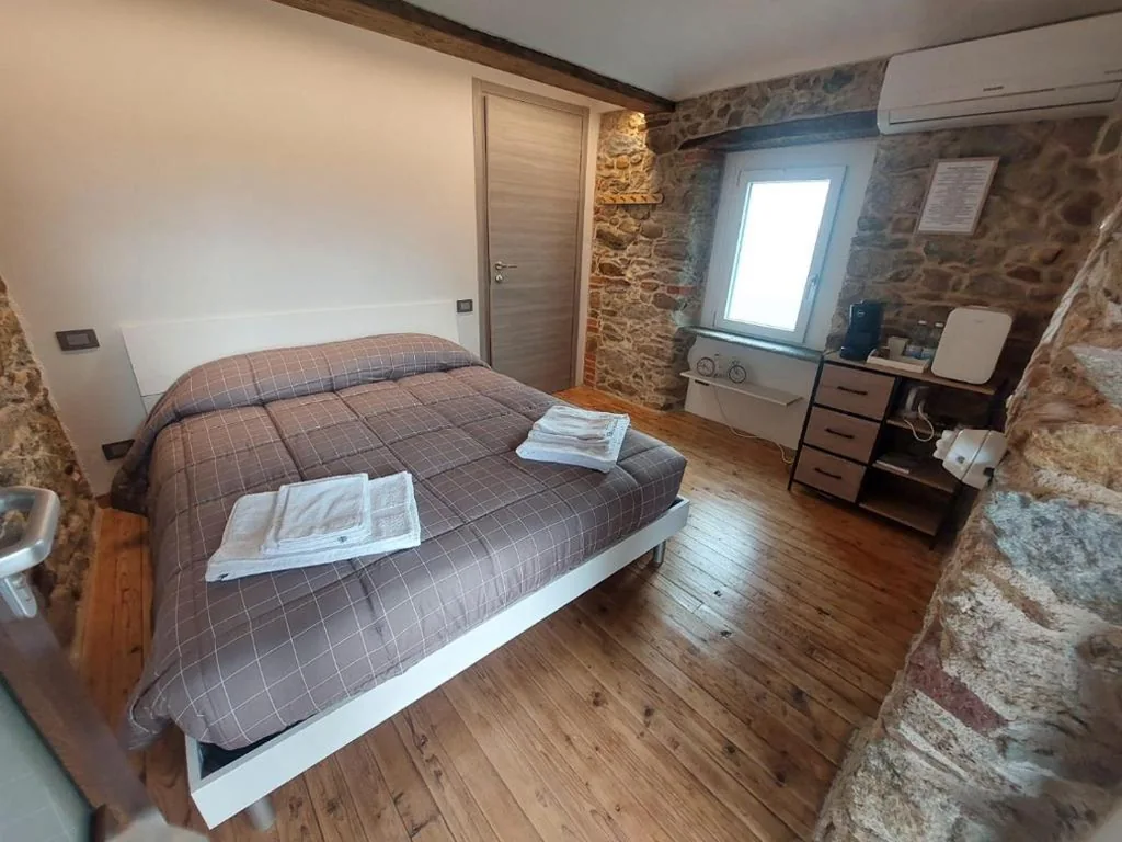 Camera Matrimoniale con Vista Montagna — Affittacamere il Gallo Panoramico – Alpine Trekking Stay