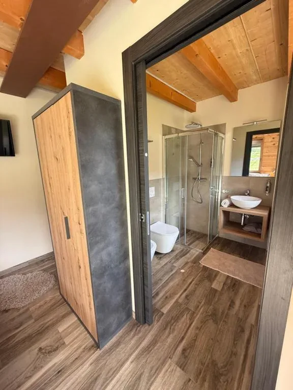 Camera Matrimoniale con Vista Montagna — B&B Eco Chalet Merlet