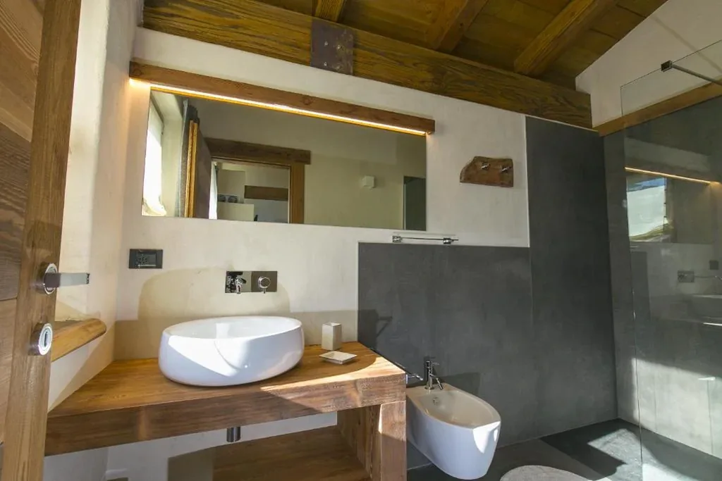 Camera Matrimoniale con Vista Montagna — B&B Lo Matsòn