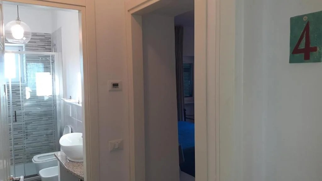 Camera Matrimoniale con Vista Montagna — Casa Chiocconi