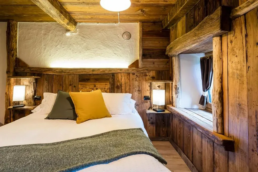 Double Room with Mountain View — Chambres d’Hôtes – Li Tzatagni