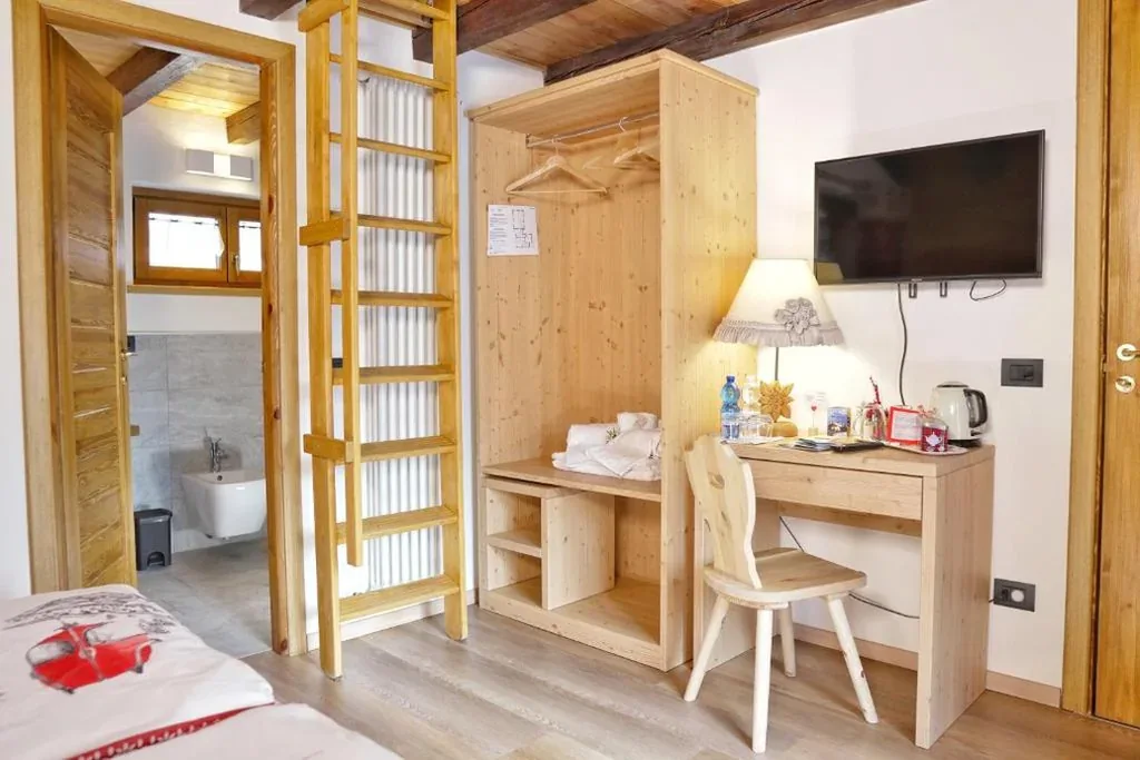 Double Room with Mountain View — Fohre1748