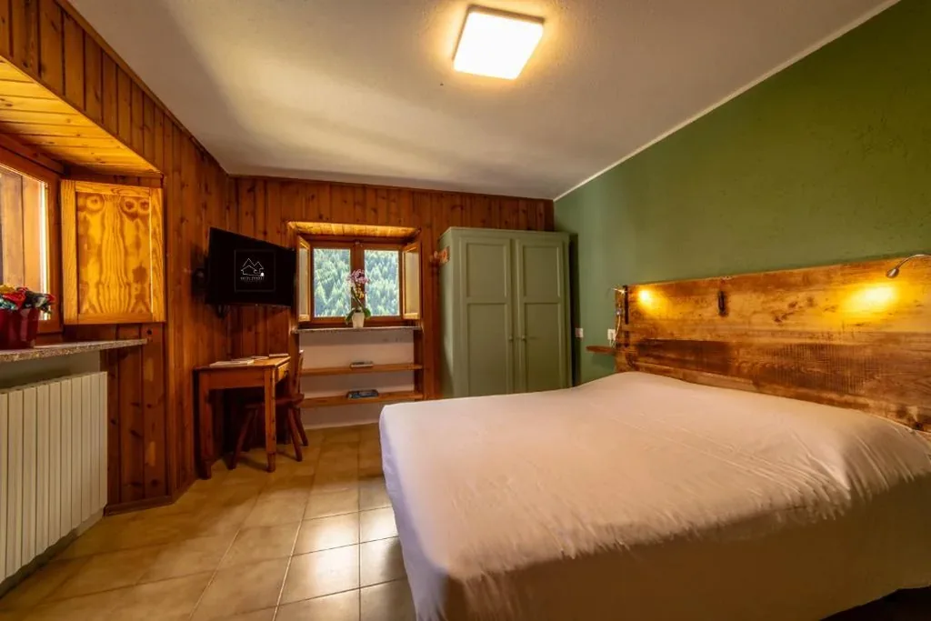 Double Room with Mountain View — Hotel & Restaurant Perret – Mountain People
