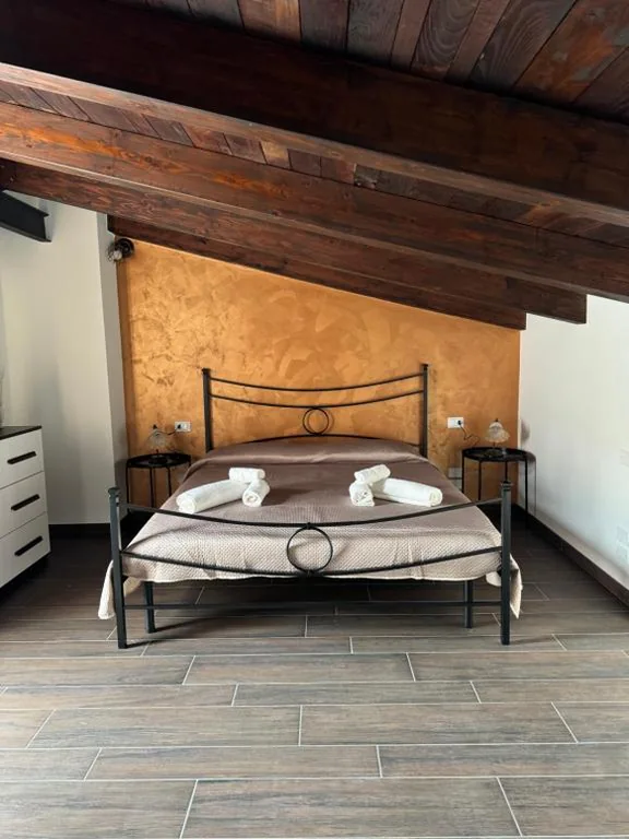 Camera Matrimoniale con Vista Montagna — Il palazzo dell’alto prelato